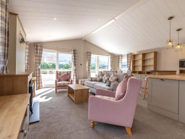 2 bedroom lodge for sale