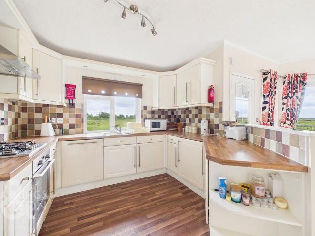 2 bedroom lodge for sale