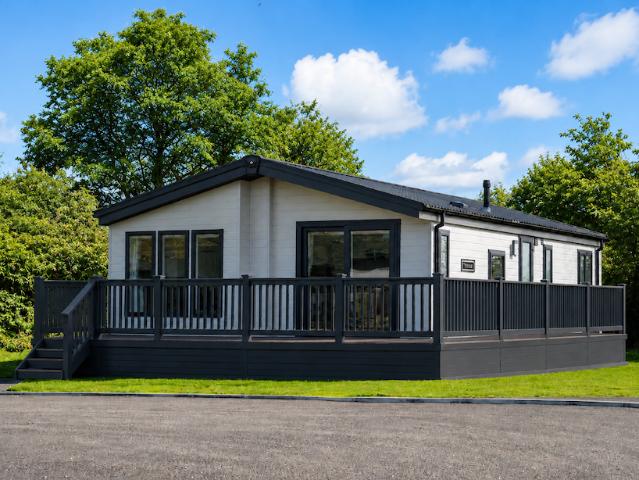 2 bedroom lodge for sale
