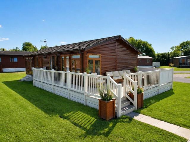 2 bedroom lodge for sale