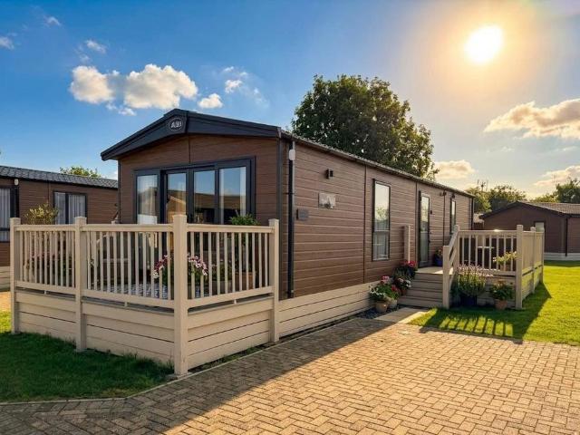 2 bedroom lodge for sale