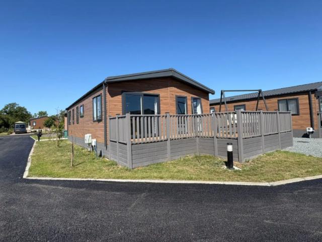 2 bedroom lodge for sale