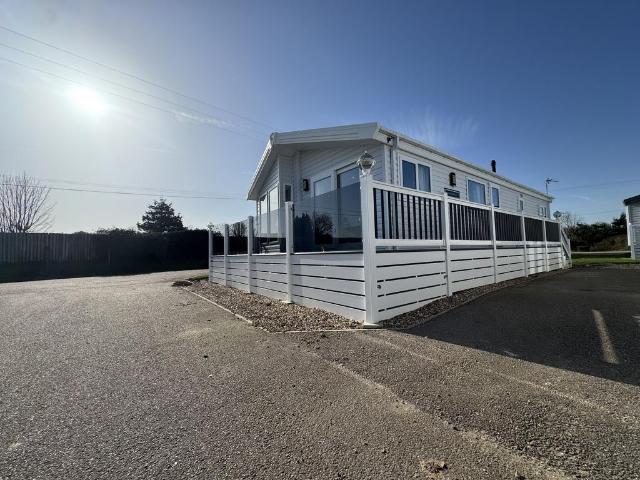 2 bedroom lodge for sale