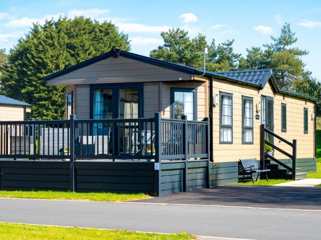 2 bedroom lodge for sale