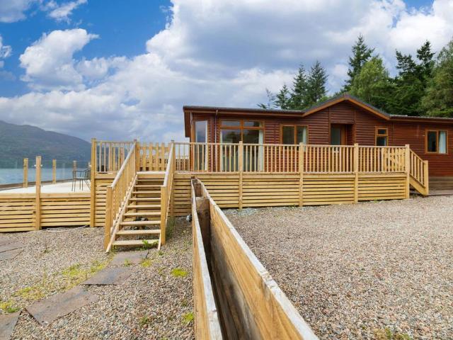 2 bedroom lodge for sale