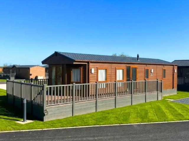2 bedroom lodge for sale
