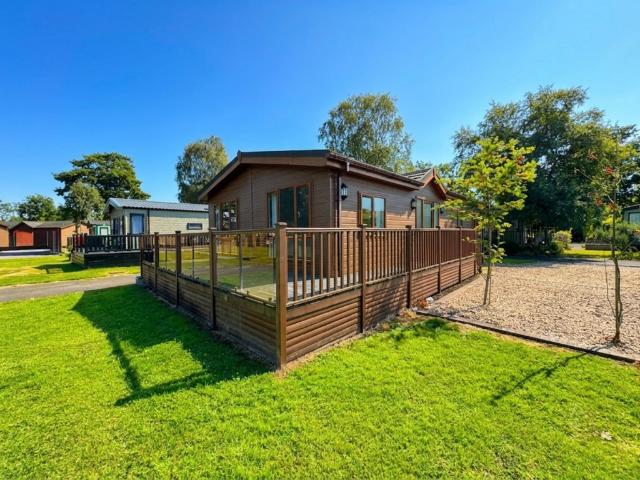 2 bedroom lodge for sale