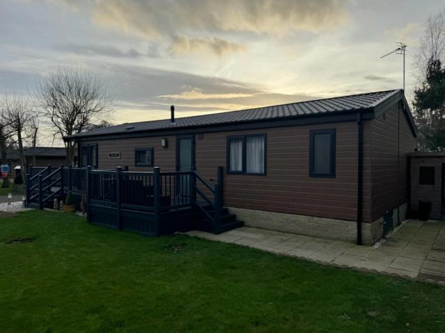 2 bedroom lodge for sale