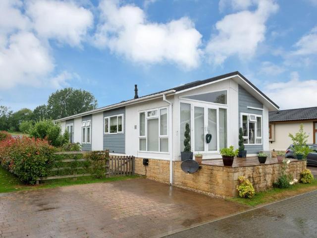 2 bedroom lodge for sale