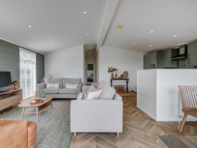 2 bedroom lodge for sale