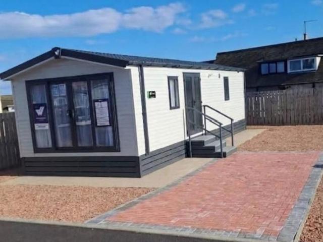 2 bedroom lodge for sale
