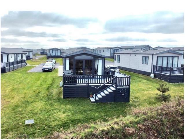 2 bedroom lodge for sale