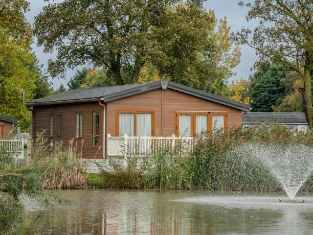 2 bedroom lodge for sale