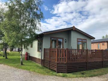 2 bedroom lodge for sale