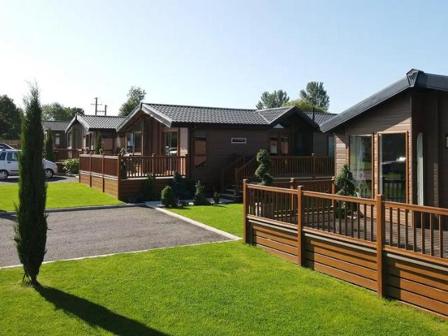 2 bedroom lodge for sale