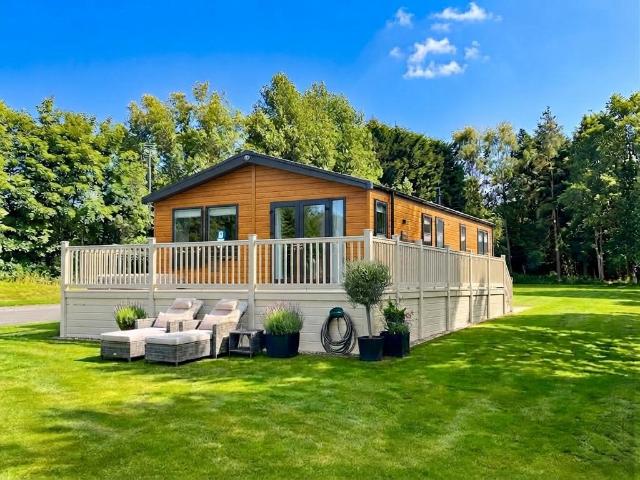 2 bedroom lodge for sale