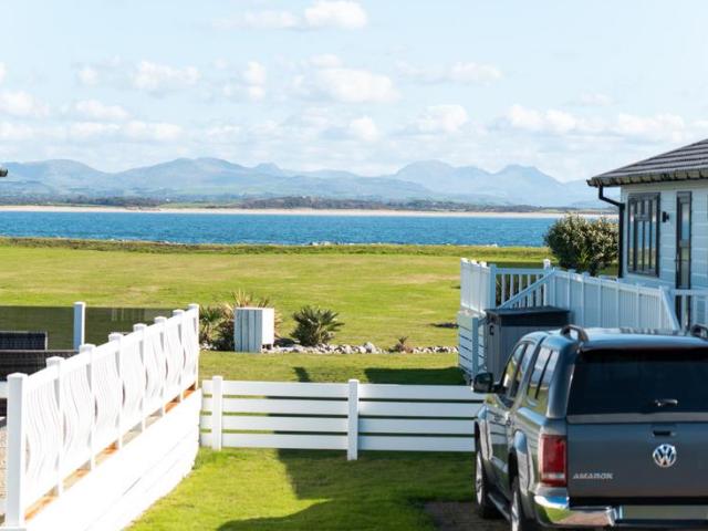 2 bedroom lodge for sale