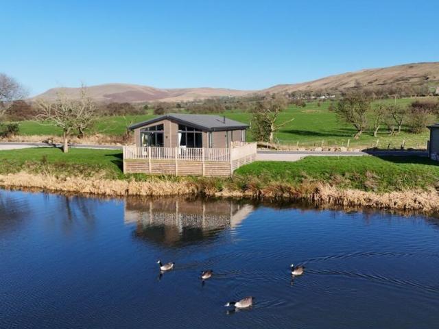 2 bedroom lodge for sale