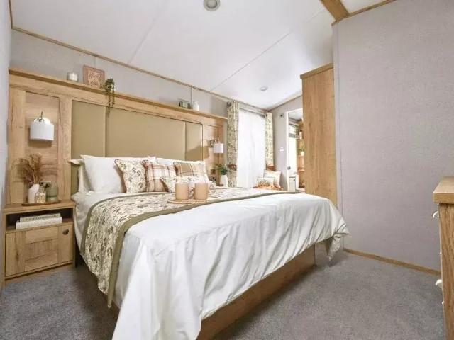 2 bedroom lodge for sale