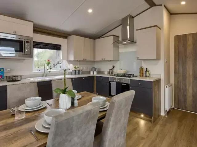 2 bedroom lodge for sale