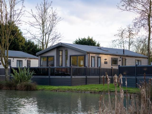 2 bedroom lodge for sale