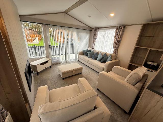 2 bedroom lodge for sale
