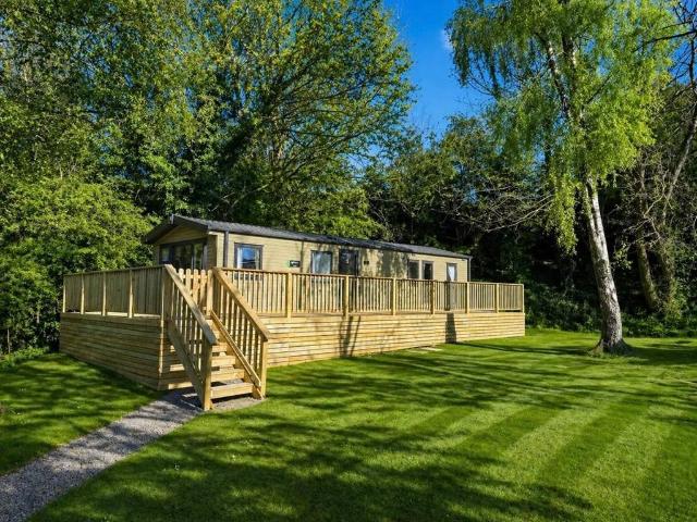 2 bedroom lodge for sale