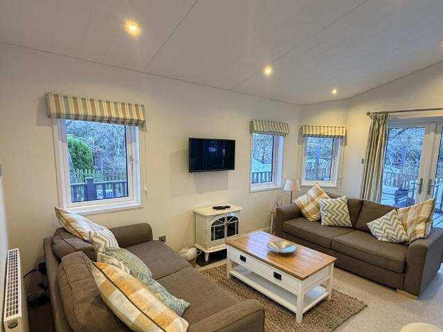 2 bedroom lodge for sale