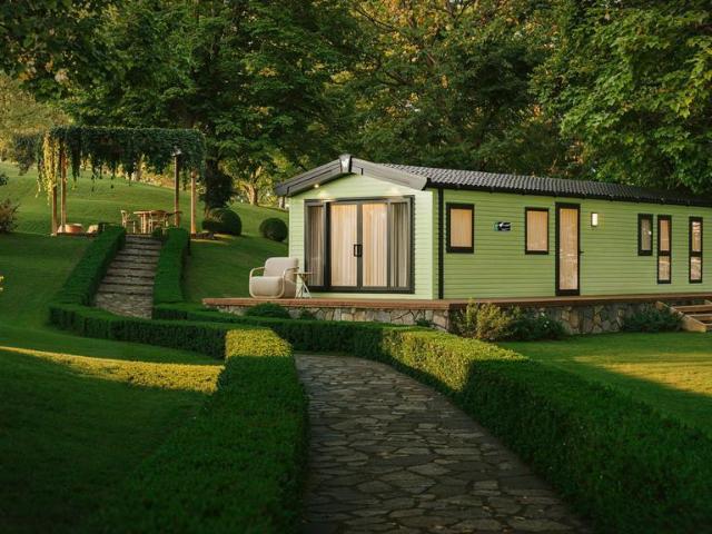 2 bedroom lodge for sale