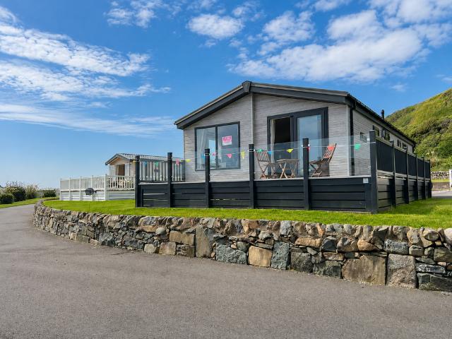 2 bedroom lodge for sale