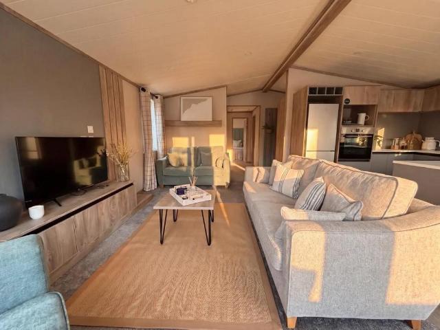 2 bedroom lodge for sale