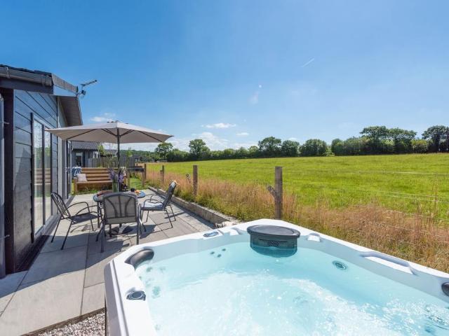 2 bedroom lodge for sale