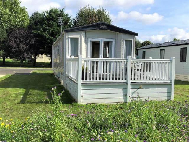 2 bedroom lodge for sale