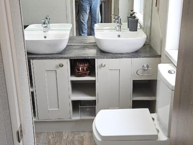 2 bedroom lodge for sale