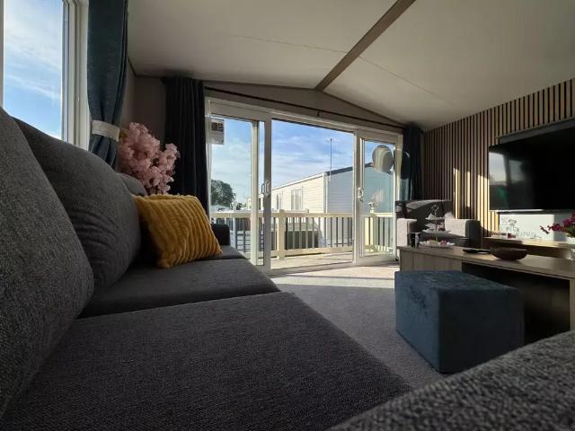 2 bedroom lodge for sale