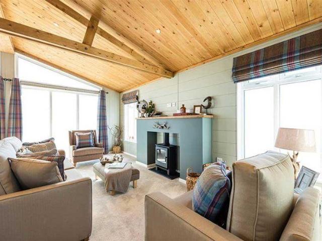 2 bedroom lodge for sale