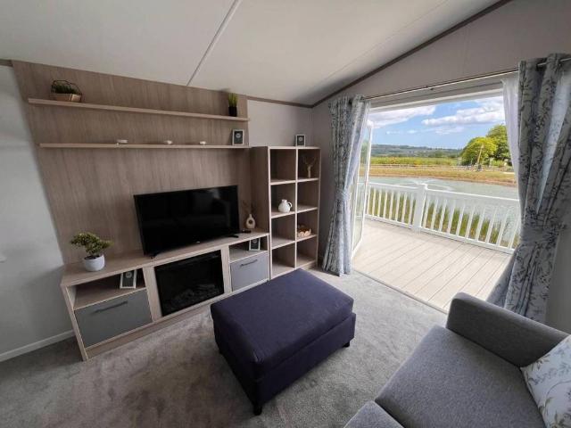 2 bedroom lodge for sale