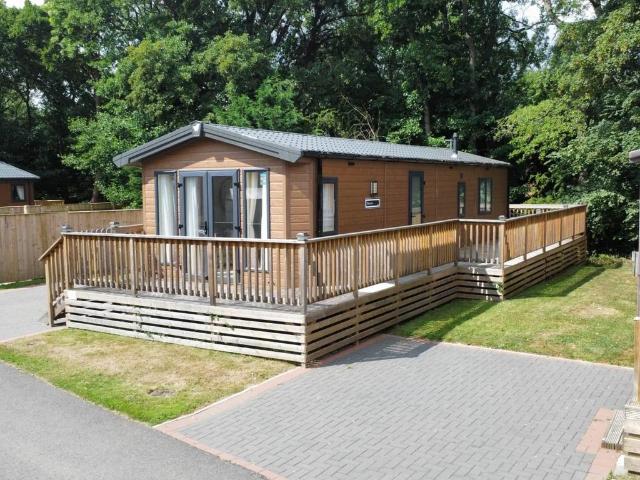 2 bedroom lodge for sale