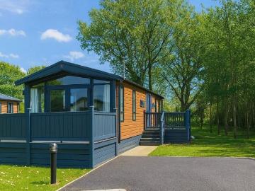 2 bedroom lodge for sale