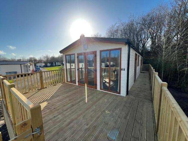 2 bedroom lodge for sale
