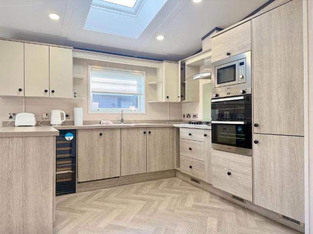 2 bedroom lodge for sale