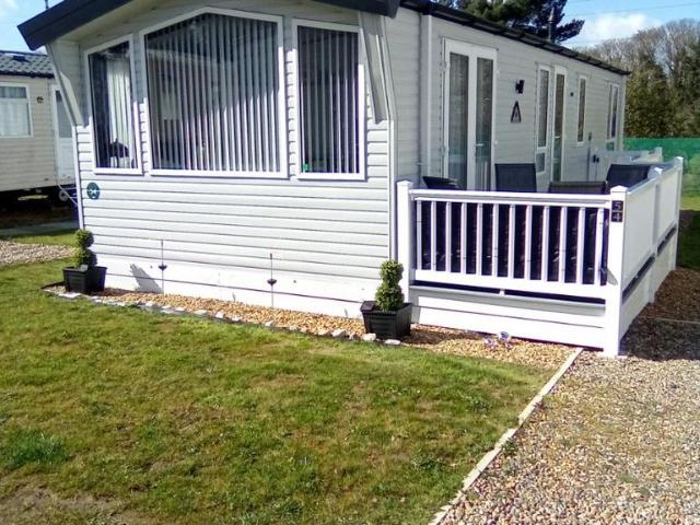 2 bedroom lodge for sale