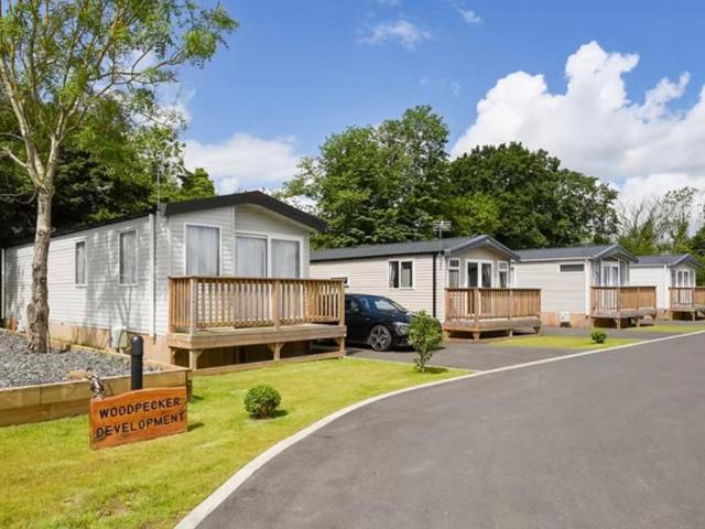 2 bedroom lodge for sale