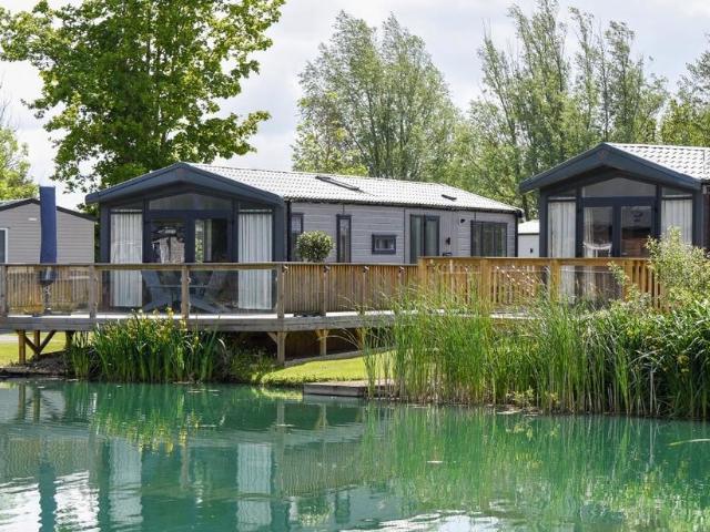 2 bedroom lodge for sale