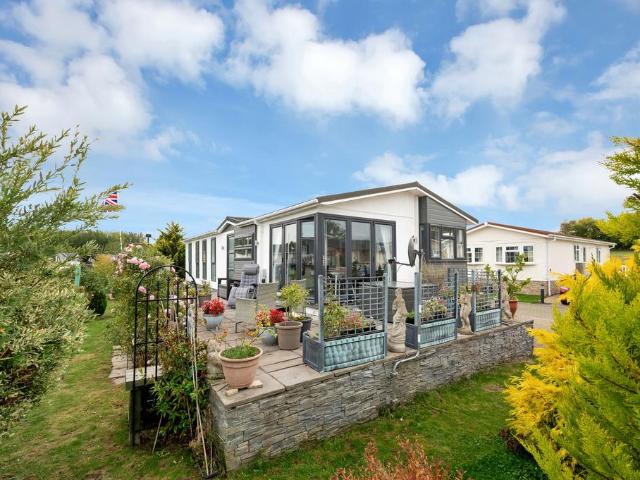 2 bedroom lodge for sale