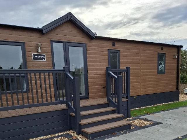 2 bedroom lodge for sale