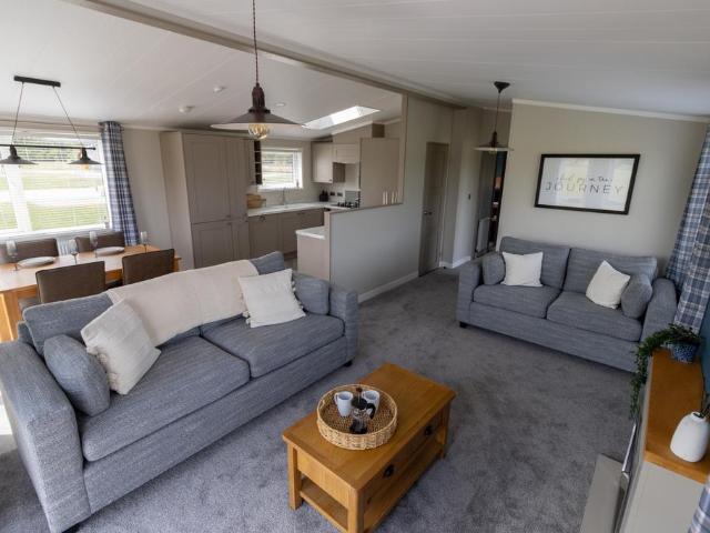 2 bedroom lodge for sale