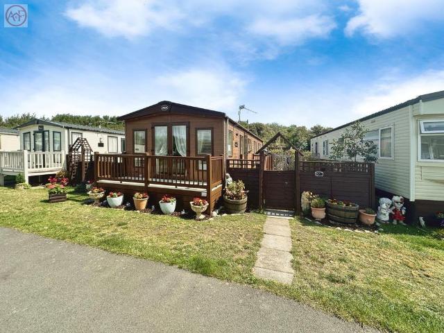 2 bedroom lodge for sale
