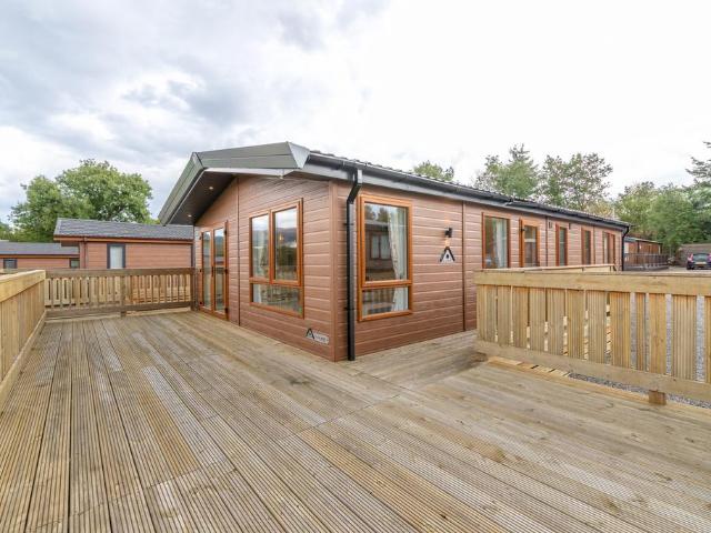 2 bedroom lodge for sale
