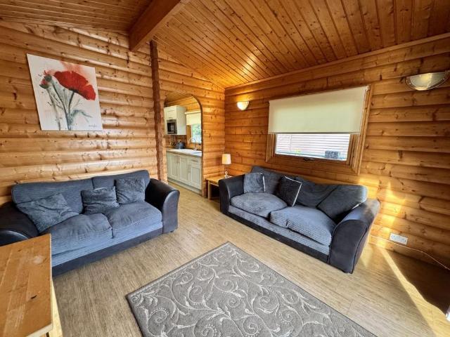 2 bedroom lodge for sale